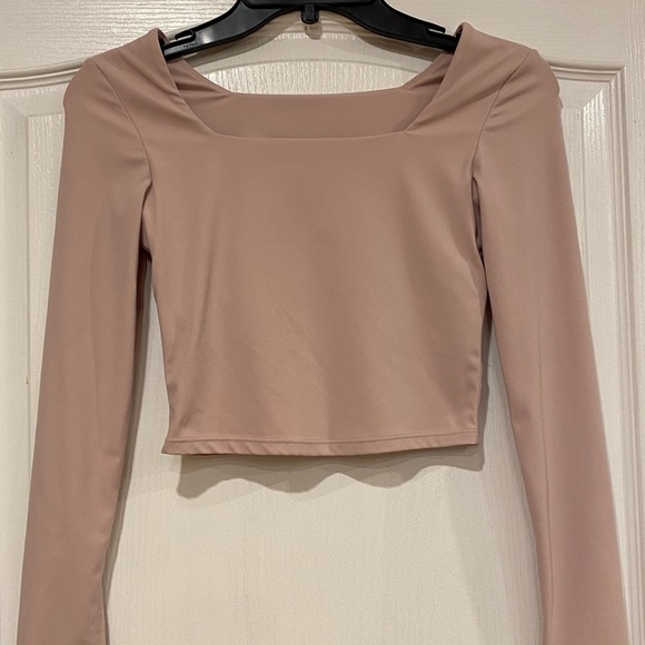 lululemon athletica Tops - Women’s Lululemon Light Pink Long Sleeve Crop Top Size 4 (Like New Condition)